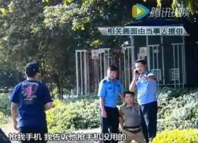 市民拍警車違章被下跪 事后道歉難平民憤涉事民警被停職