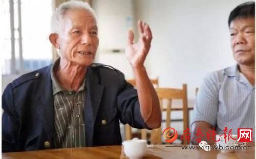 女孩扶起大媽被訛 熱心人作證解圍大媽遭眾人指責理虧逃走