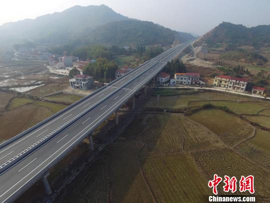 大岳高速公路 高管局供图 摄