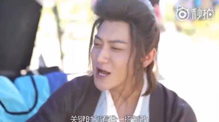 黃子韜《真正男子漢》未播花絮視頻 黃子韜唱軍歌破音還求表?yè)P(yáng)