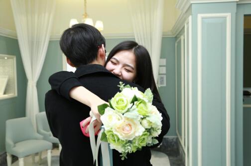 小伙百萬求婚網紅 厲害了Word百萬哥給她花錢有成就感