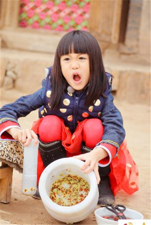 爸爸去哪兒4第五期董力變嫵媚驚呆阿拉蕾 考拉洗棗遭小亮仔嫌棄