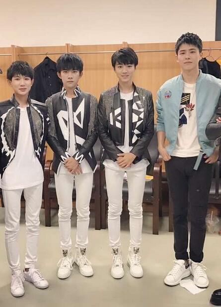 TFBOYS劉昊然同框合影 網友調侃:手機信號滿格