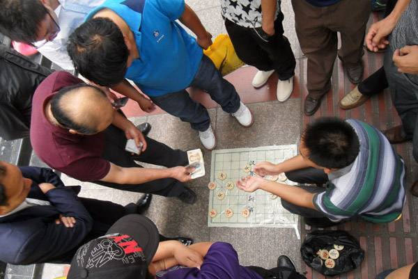 大學生輸光學費 大學生一分鐘內將學費輸光真是醉了