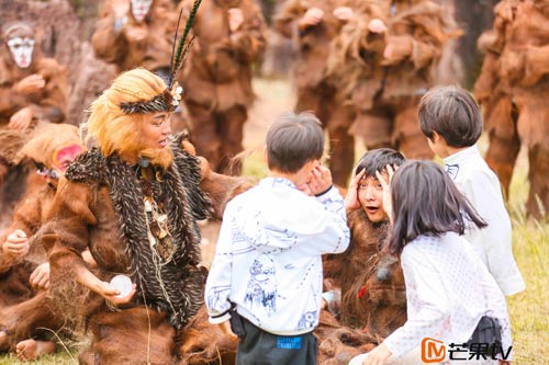 安吉潔癖父子爆笑全場實力圈粉  董力阿拉蕾時裝秀賣起萌來讓人招架不住