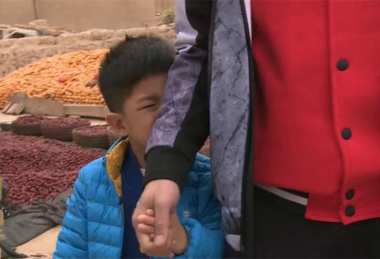 爸爸去哪兒4沙溢兒子安吉哭了 24K純爺們:武斷是啥
