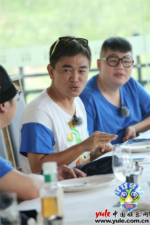 拜拜啦肉肉馬東為小甜甜獻上半裸猛男 吳忠憲嗨唱龍卷風破傳聞