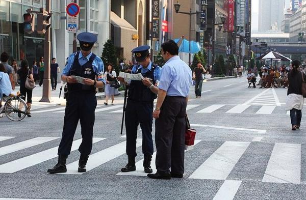 中国游客打日本警察被捕 细数中国游客境外不文明行为
