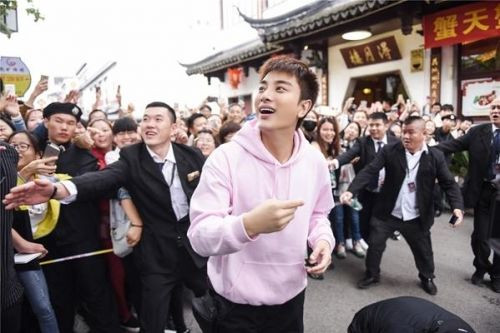 看你往哪跑第一季賈乃亮做俯臥撐被狂虐 張繼科上廁所被直播