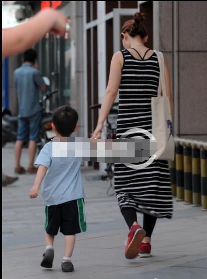 馬蓉懷孕與兒子出現鬧街  馬蓉發現偷拍后扔下兒子匆匆走了
