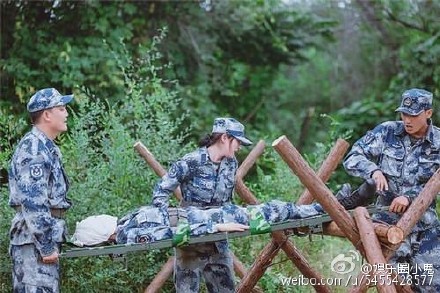 蔣勁夫受傷楊冪心疼哭泣果然是真正的男子漢   蔣勁夫受傷現場視頻曝光