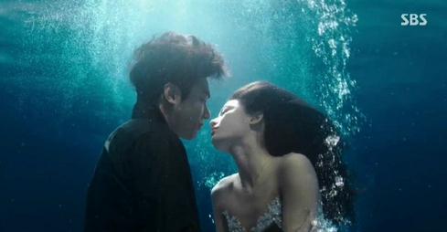 蓝色大海的传说第3集加长版30秒预告视频 人鱼全智贤蓬头垢面的来到首尔