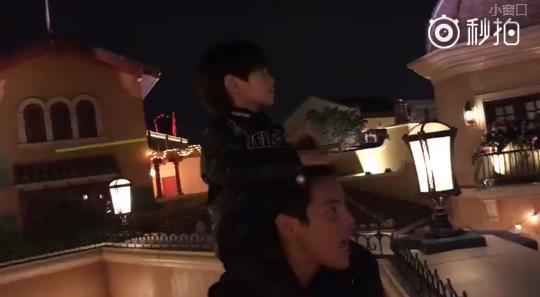 爸爸去哪兒4黃致列退出換向佐 向佐帶李亦航游玩迪斯尼視頻