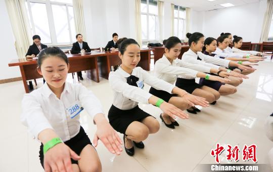 春秋航空招乘面试。 郁兴 摄 春秋航空招乘面试。 郁兴 摄