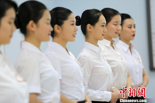 春秋航空招乘面试。 郁兴 摄 春秋航空招乘面试。 郁兴 摄