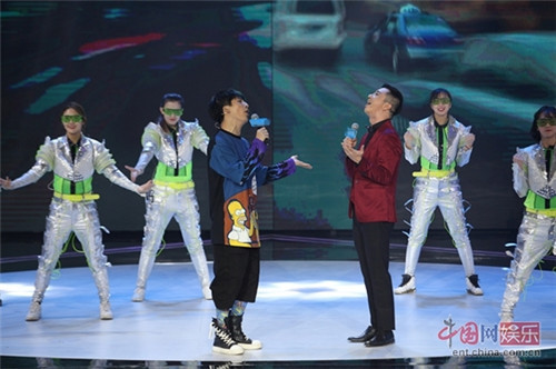笑星闖地球大張偉宋小寶上演白蛇悲劇 笑星闖地球主題曲竟是這個
