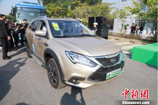 新能源乘用车“唐”作为全国首批新能源汽车牌照代表车型参与授牌 郑小红 摄