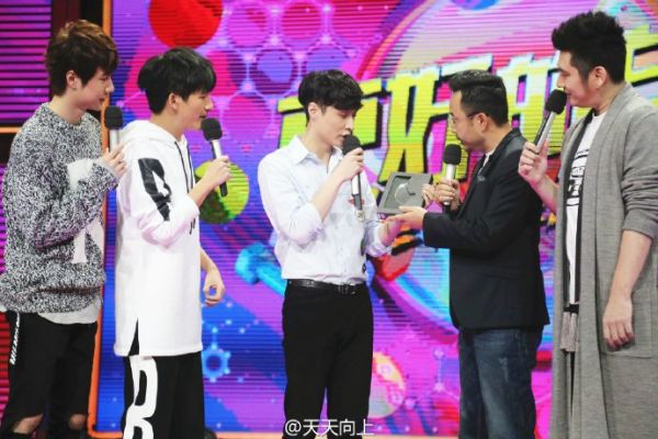 天天向上張藝興唱的歌叫什么 天天向上20161202期歌曲匯總