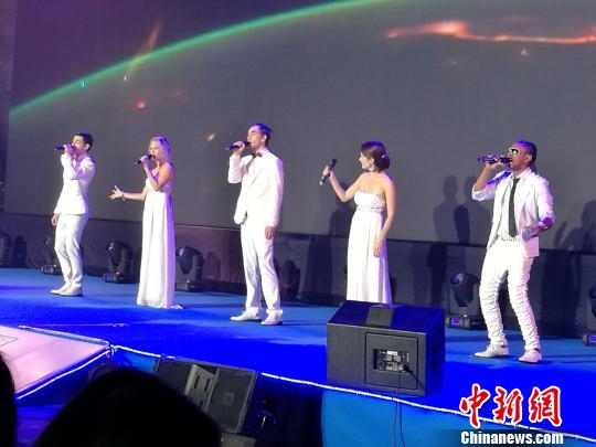 太子湾全球首发会上的文艺表演 郑小红 摄