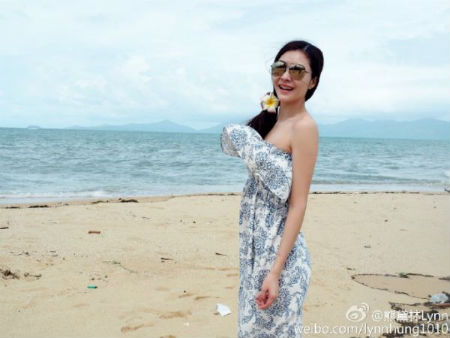 熊黛林海邊度蜜月 與郭可頌甜蜜合影秀深溝
