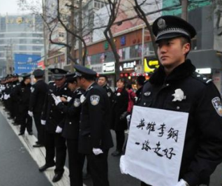 蘭州警察犧牲民眾送別 被嫌犯駕車瘋狂沖撞犧牲