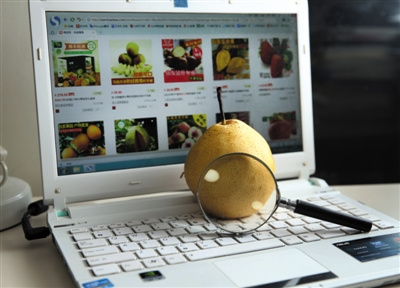 据新京报不完全统计，2016年1-11月，国家食药监总局共抽检出86批次存在风险的网络食品。新京报记者 王远征 摄