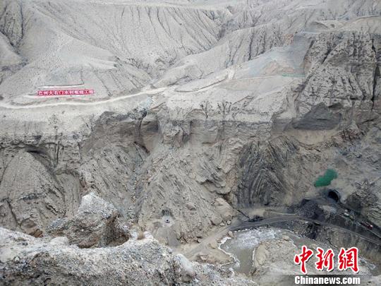 大石门水利枢纽工程关键节点，目前施工单位正全力以赴进行最后100米导流洞洞身掘进。　蒋玲 摄