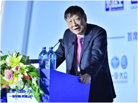 2016年12月10日，中银国际研究公司董事长曹远征在三亚 财经国际论坛上发表讲话。(主办方供图)