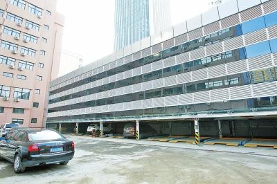 郑州机动车总量突破300万辆 车位年增八万难满足