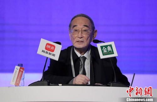 著名经济学家厉以宁发表演讲