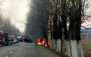 村民撞死村主任 逃离现场再撞货车被焚身亡