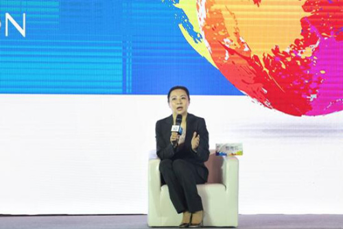 熊青云女士在世界创新论坛企业家对话环节中发表创新观点