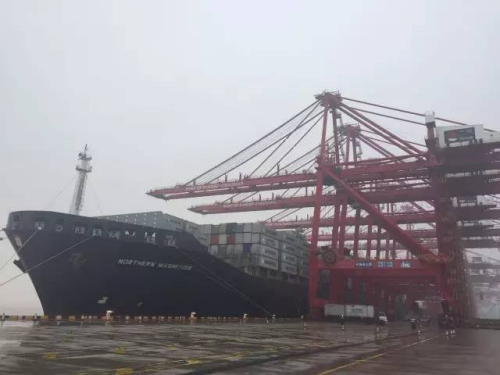 　浙江省宁波舟山港穿山港区。国是直通车 宫雨霏 摄