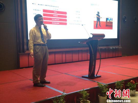 刘庆文博士介绍“面向虚拟/增强现实的无线化/云端化技术” 周欣嫒 摄