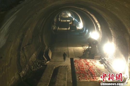 图为隧道内。　张远 摄