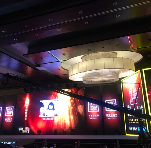 第六届中国公益节播放《大山的孩子》