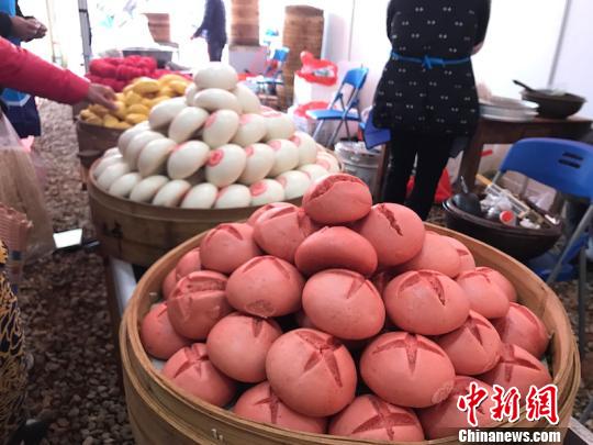 浙江浦江“三农”展览会开展 地道年货引抢购热潮 奚金燕 摄