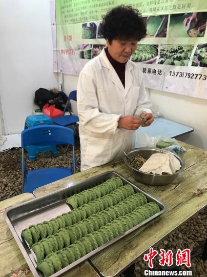 浙江浦江“三农”展览会开展 地道年货引抢购热潮 奚金燕 摄