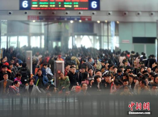 1月13日，2017年中国春运开启。张斌 摄