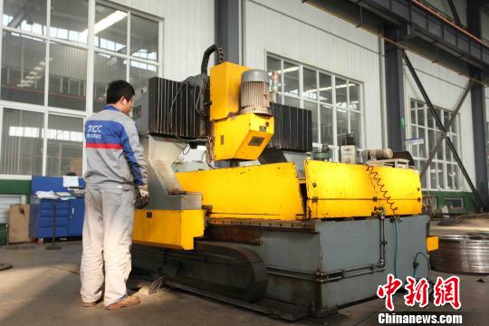 钻床 朱志庚 摄