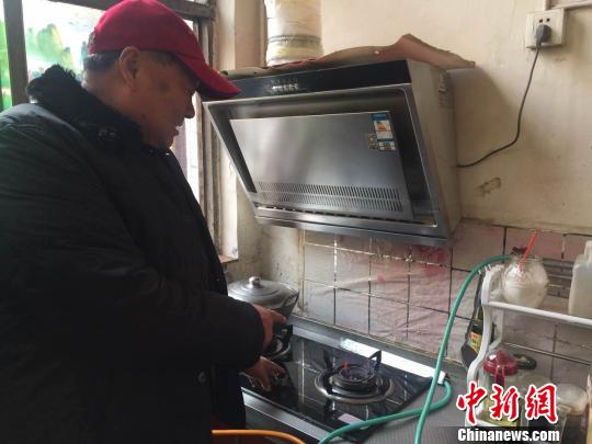 如今用天然气做饭更方便、卫生 李茜 摄