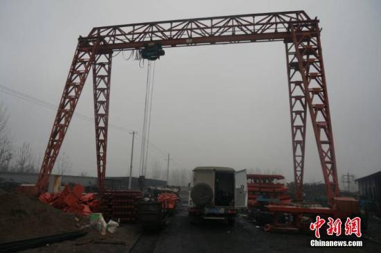 资料图 矿井井口外 韩章云 摄