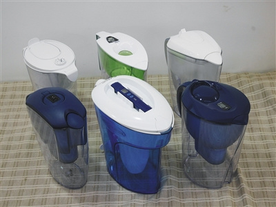 1月9日，实验室，进行过滤效果评测的6款滤水壶。 新京报记者 王嘉宁 摄