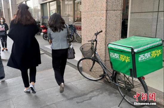 资料图：外卖送餐车 中新网记者 李泊静 摄