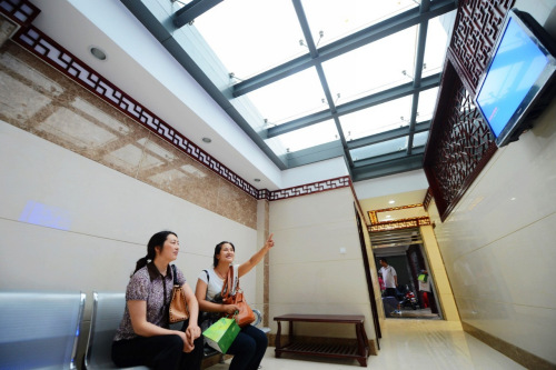 一座仿古式五星级厕所亮相扬州东关历史文化旅游区。 中新社发 孟德龙 摄