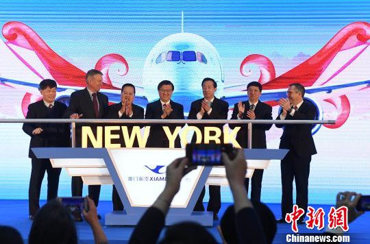 2月15日9时15分，载有287名旅客的厦门航空MF849航班从福州长乐机场腾空而起，14.5个小时后将抵达纽约肯尼迪机场，这是福建省首条直飞美国的洲际航线。　王东明 摄