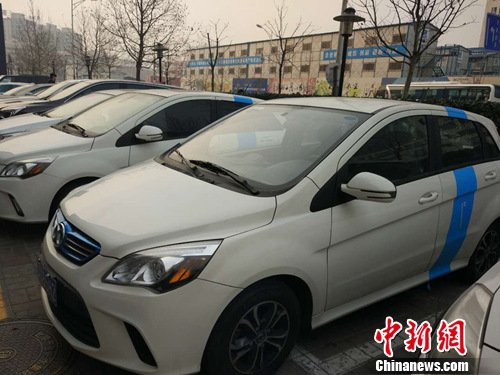北京街头的“共享汽车”。中新网<p  align=