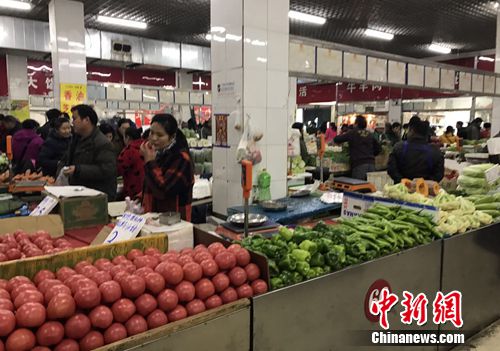 北京一家农贸市场内。中新网 <p  align=
