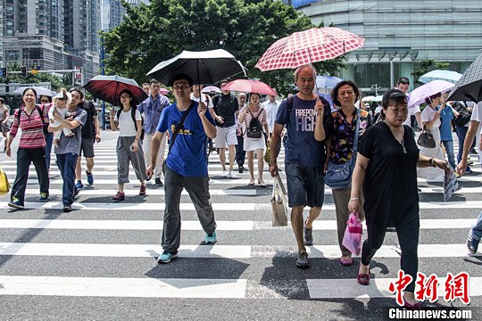 资料图：图为广州街头。 中新社记者 黄卓贤 摄