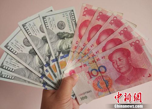 资料图：人民币和美元。中新网记者 李金磊 摄